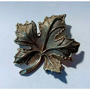 Vintage Leaf Antique Goldtone Color Pin Brooch Fall Harvest Festival